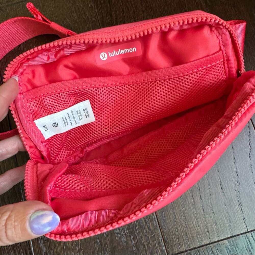 Lululemon Everywhere Belt Bag 1L Pale Raspberry - Picture 5 of 15
